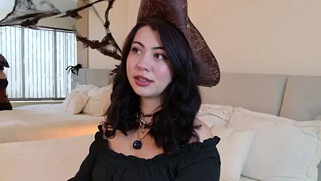 Zoe Benson online show from October 29, 2025, 1:10 pm