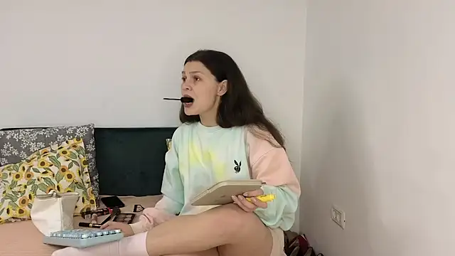 Snapshot of MadameDeFeu chatting on March 2, 2026, 3:19 pm MadameDeFeu online show from March 2, 2026, 3:19 pm