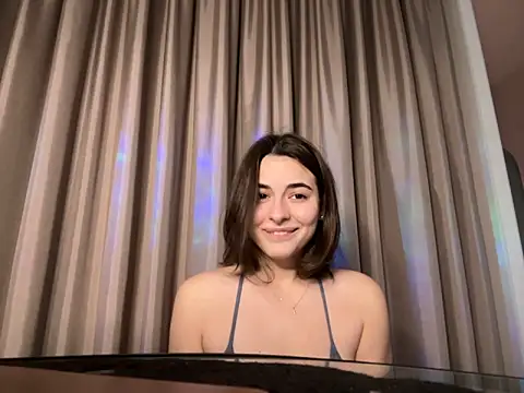 Snapshot of AmiCumOn chatting on October 4, 2025, 11:01 am AmiCumOn online show from October 4, 2025, 11:01 am