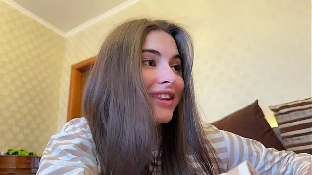 Snapshot of AmiCumOn chatting on February 10, 2025, 9:36 am AmiCumOn online show from February 10, 2025, 9:36 am