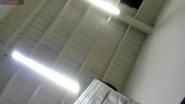 Snapshot of AbigailWilliams_ chatting on November 17, 2025, 11:14 am AbigailWilliams online show from November 17, 2025, 11:14 am