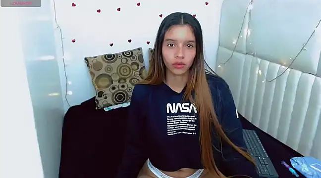 charlotte 0309 online show from March 12, 2025, 4:51 am