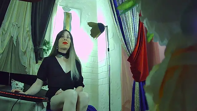 Mary Loon online show from September 21, 2025, 6:13 pm