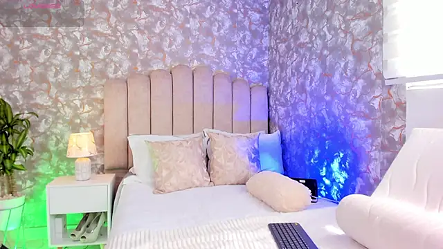 Snapshot of MiaTowson chatting on September 19, 2025, 2:54 pm MiaTowson online show from September 19, 2025, 2:54 pm