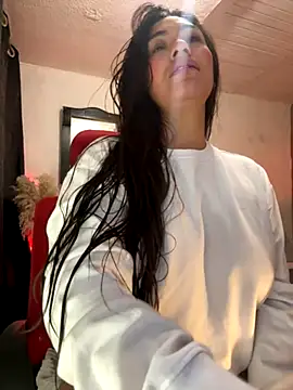 Snapshot of emmily_d chatting on October 16, 2025, 6:49 pm emmily d online show from October 16, 2025, 6:49 pm