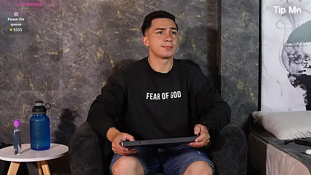 Ryan Hunt online show from November 19, 2025, 12:05 pm