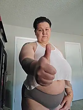 Snapshot of DevilDahm chatting on February 1, 2026, 10:41 pm DevilDahm online show from February 1, 2026, 10:41 pm