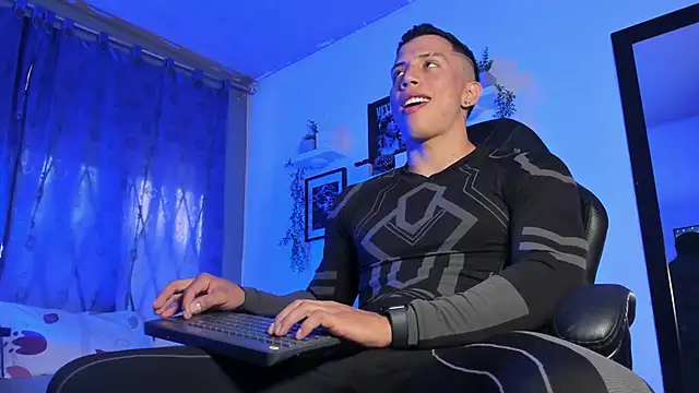 Snapshot of ThomsEvery_ chatting on October 30, 2025, 10:06 pm ThomsEvery online show from October 30, 2025, 10:06 pm