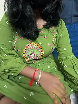 Snapshot of Aayushii__ chatting on May 22, 2026, 6:33 am Aayushii online show from May 22, 2026, 6:33 am
