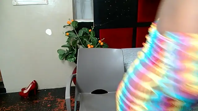 YourDreamLady22 online show from December 16, 2025, 1:59 pm