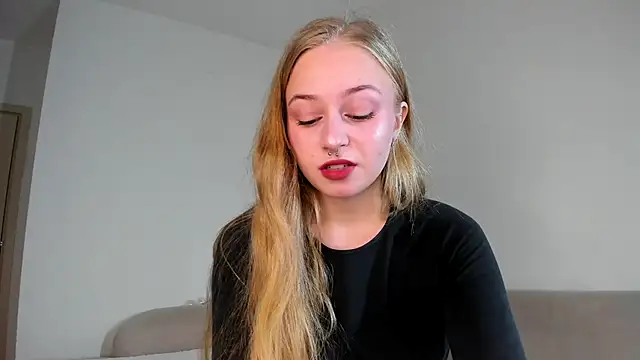 MiaMews online show from November 5, 2025, 12:19 pm