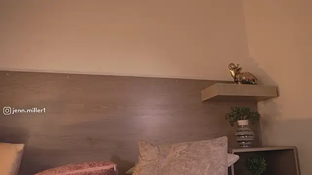 Jennmiiller  online show from May 11, 2026, 4:04 pm
