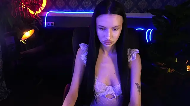 Snapshot of Snow_WhiteeeX chatting on September 15, 2025, 5:52 am Snow WhiteeeX online show from September 15, 2025, 5:52 am