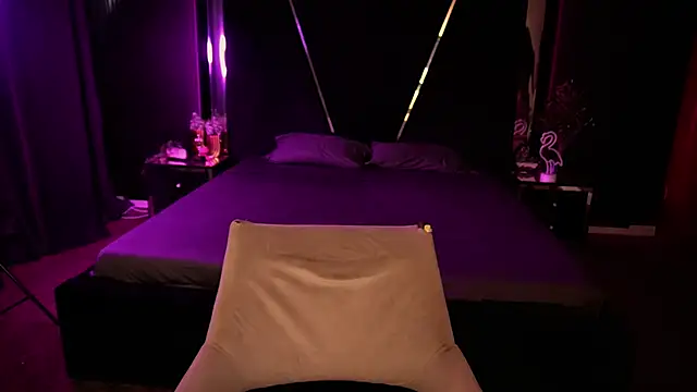 Snapshot of Snow_WhiteeeX chatting on September 13, 2025, 5:40 am Snow WhiteeeX online show from September 13, 2025, 5:40 am