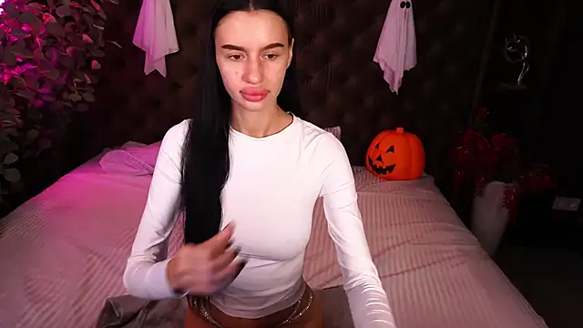 Snapshot of Snow_WhiteeeX chatting on October 31, 2025, 6:43 am Snow WhiteeeX online show from October 31, 2025, 6:43 am