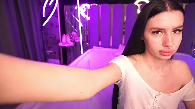 Snow WhiteeeX online show from March 26, 2026, 6:33 am