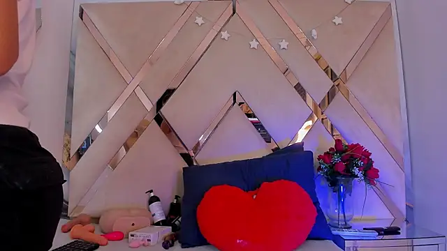 ninaht online show from November 13, 2025, 8:35 pm