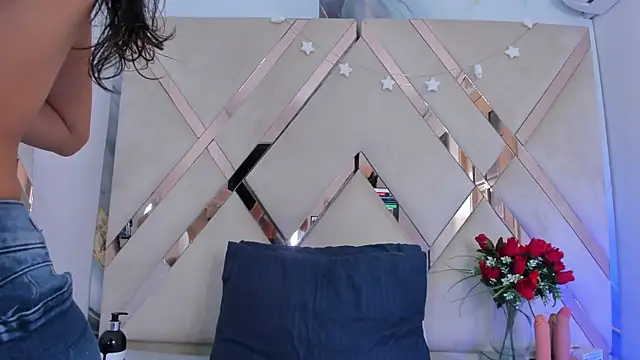 ninaht online show from November 17, 2025, 8:24 pm