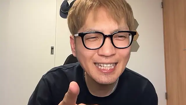 Snapshot of kensnb chatting on December 13, 2025, 8:04 pm kensnb online show from December 13, 2025, 8:04 pm