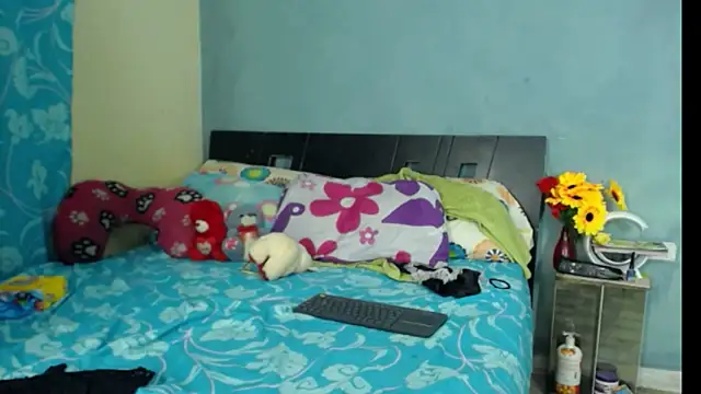 Snapshot of Madison__12 chatting on February 25, 2025, 5:08 am Madison 12 online show from February 25, 2025, 5:08 am