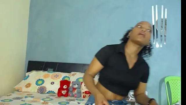 Snapshot of Madison__12 chatting on February 19, 2025, 12:25 am Madison 12 online show from February 19, 2025, 12:25 am