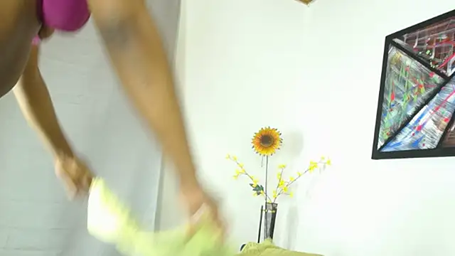 Snapshot of Madison__12 chatting on December 11, 2024, 3:13 am Madison 12 online show from December 11, 2024, 3:13 am