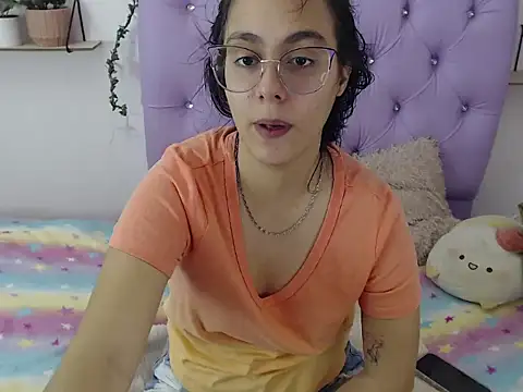 Snapshot of Freyja_01 chatting on September 12, 2025, 4:18 pm Freyja 01 online show from September 12, 2025, 4:18 pm