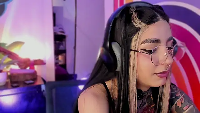 Alice woodville online show from September 12, 2025, 9:03 pm