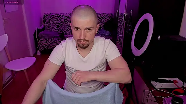 Snapshot of Michael_Wolfborn chatting on March 4, 2025, 3:04 pm Michael Wolfborn online show from March 4, 2025, 3:04 pm