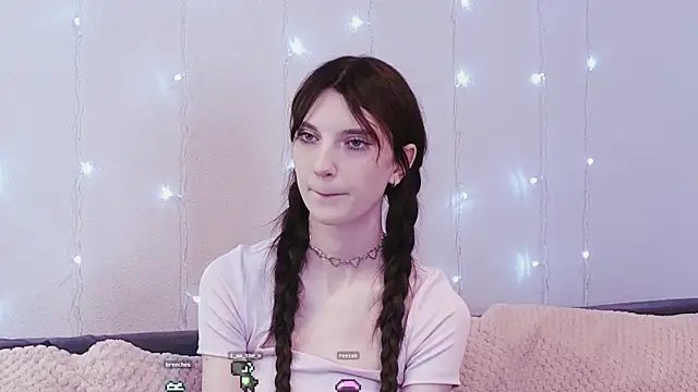 KimWilli online show from January 28, 2025, 10:12 pm