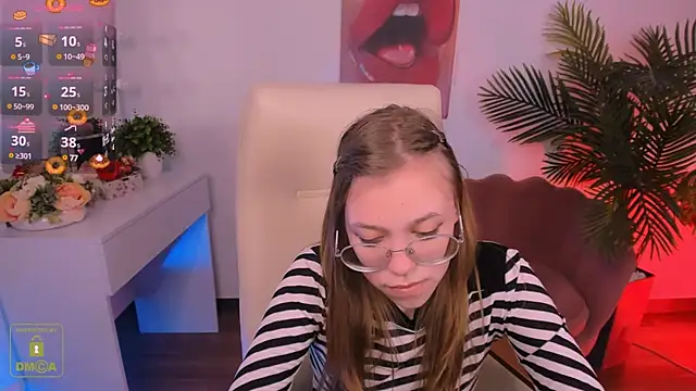 LayriantaVee online show from March 13, 2025, 1:29 pm