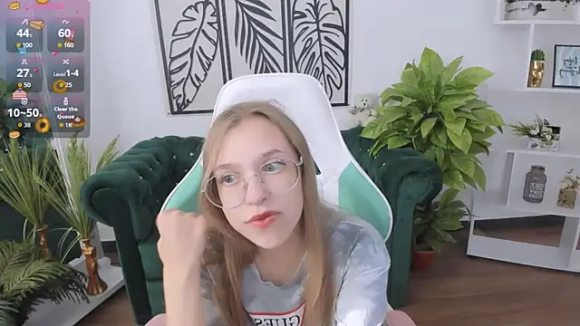 LayriantaVee online show from September 16, 2025, 6:14 am