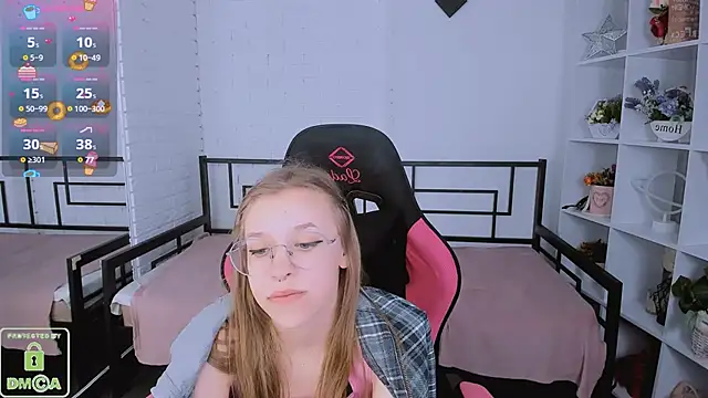 LayriantaVee online show from March 21, 2025, 1:34 pm