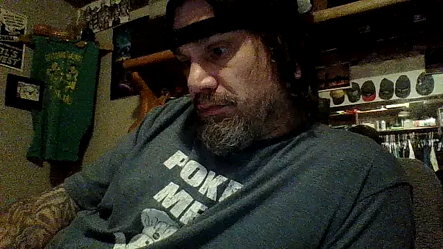 Snapshot of clitstitsandbongrips chatting on December 6, 2024, 11:38 am clitstitsandbongrips online show from December 6, 2024, 11:38 am