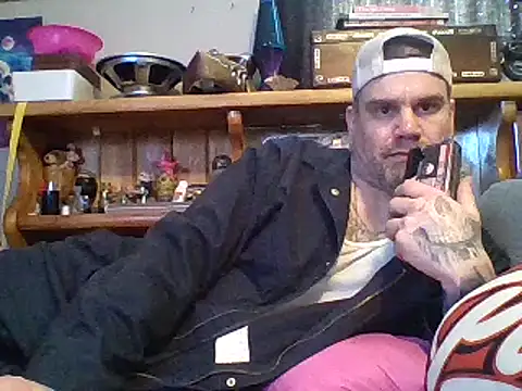 Snapshot of clitstitsandbongrips chatting on February 21, 2025, 6:04 pm clitstitsandbongrips online show from February 21, 2025, 6:04 pm