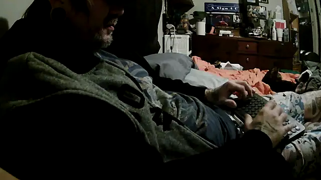 clitstitsandbongrips online show from November 12, 2025, 11:25 am