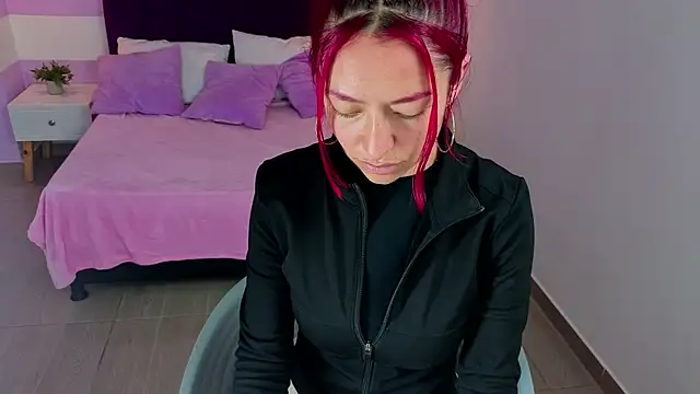 Scarlett  bell online show from April 18, 2026, 1:24 pm