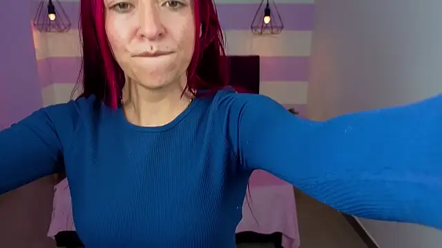 Snapshot of Scarlett__bell chatting on July 8, 2026, 1:23 pm Scarlett bell online show from July 8, 2026, 1:23 pm