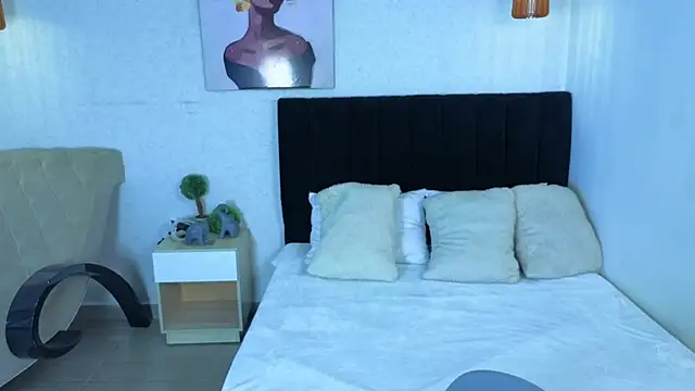 Scarlett  bell online show from October 1, 2025, 1:15 pm