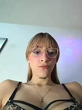 Snapshot of Dani_pegin chatting on December 4, 2025, 12:37 pm Dani pegin online show from December 4, 2025, 12:37 pm