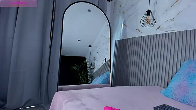Snapshot of valentina_lux chatting on June 29, 2026, 7:35 pm valentina lux online show from June 29, 2026, 7:35 pm
