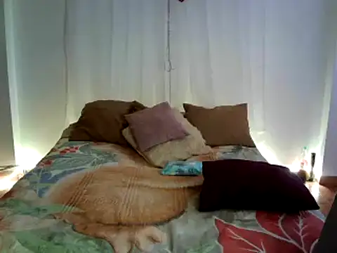 Snapshot of Hanna_Charming chatting on February 26, 2025, 10:04 pm Hanna Charming online show from February 26, 2025, 10:04 pm