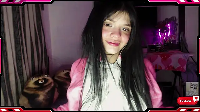 Snapshot of Sarahgin chatting on October 25, 2025, 9:30 am Sarahgin online show from October 25, 2025, 9:30 am