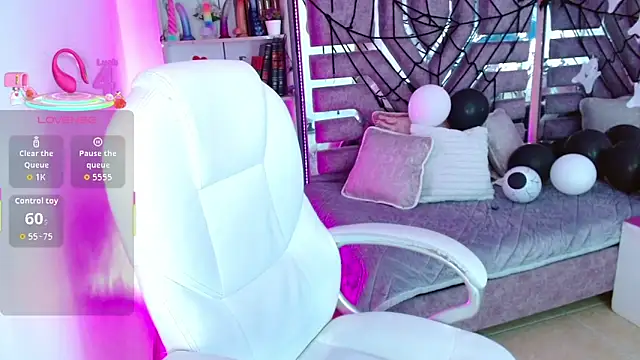 AliceWalker 11 online show from October 29, 2025, 8:30 pm