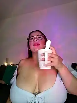 soofy   online show from February 6, 2026, 3:46 am