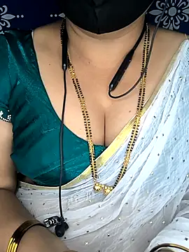 Snapshot of Queen_sakshi chatting on February 7, 2026, 4:37 pm Queen sakshi online show from February 7, 2026, 4:37 pm