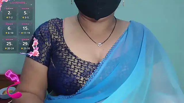 Snapshot of Queen_sakshi chatting on December 19, 2025, 5:26 pm Queen sakshi online show from December 19, 2025, 5:26 pm