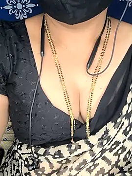 Snapshot of Queen_sakshi chatting on February 9, 2026, 5:00 pm Queen sakshi online show from February 9, 2026, 5:00 pm