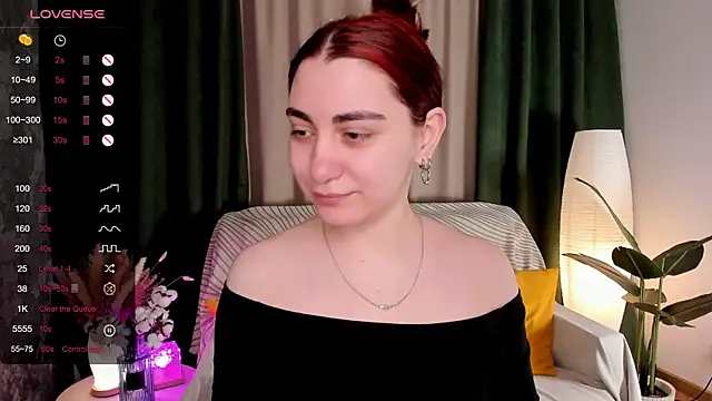 hannacheekss  online show from April 21, 2026, 2:51 am