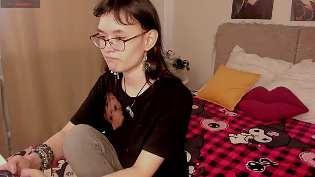 Emily Strikeee online show from March 19, 2026, 4:23 am